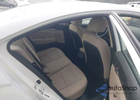 2018 Hyundai Elantra Value Edition z USA, uszkodzony, nr VIN 5NPD84LF3JH385172